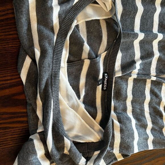 EXPRESS sweater /split back women’s Medium striped - Picture 8 of 16